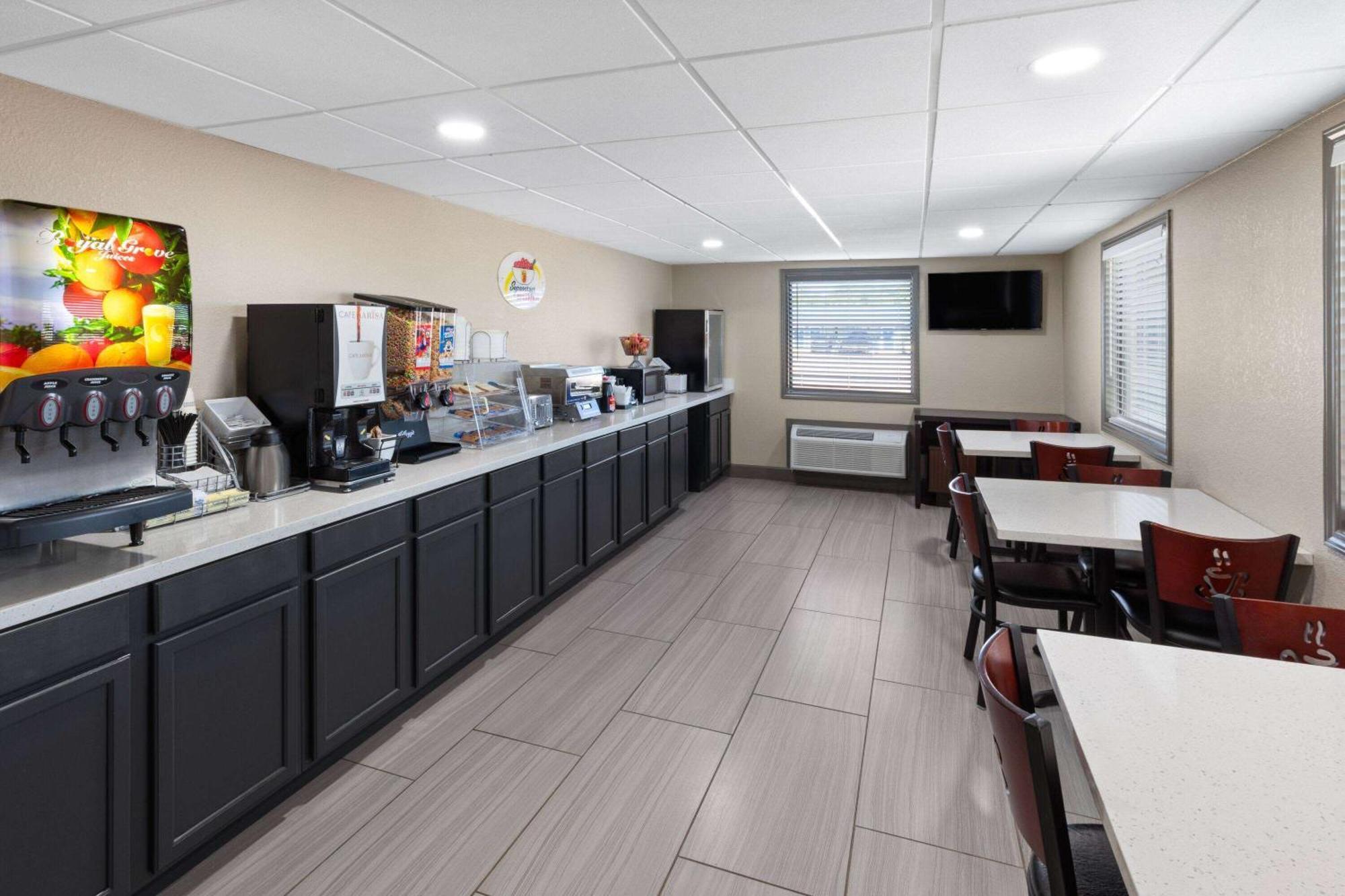 Super 8 By Wyndham Buffalo Bagian luar foto