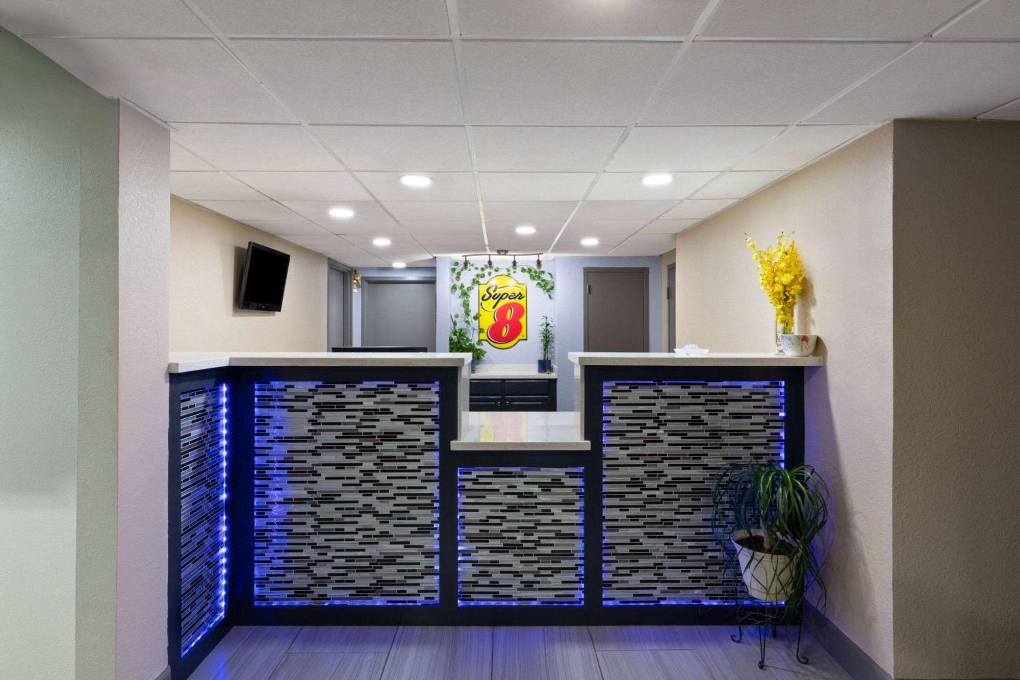 Super 8 By Wyndham Buffalo Bagian luar foto